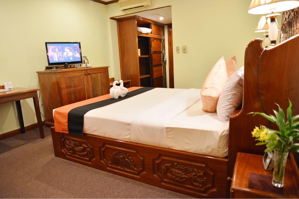 Angkor Hotel Siem Reap Exterior photo