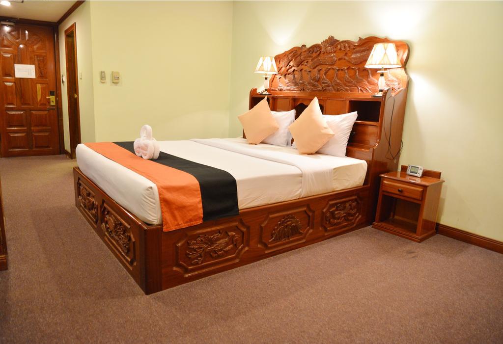 Angkor Hotel Siem Reap Exterior photo