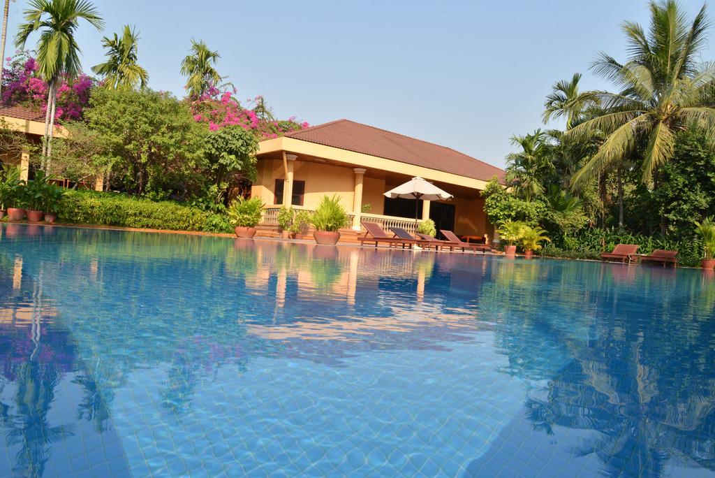 Angkor Hotel Siem Reap Exterior photo