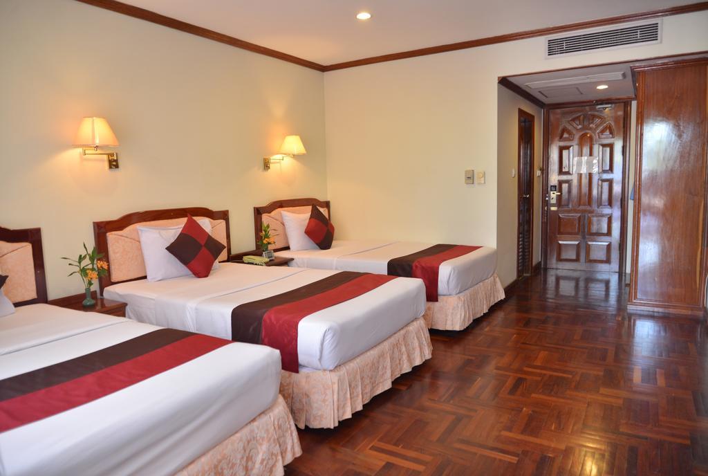 Angkor Hotel Siem Reap Exterior photo