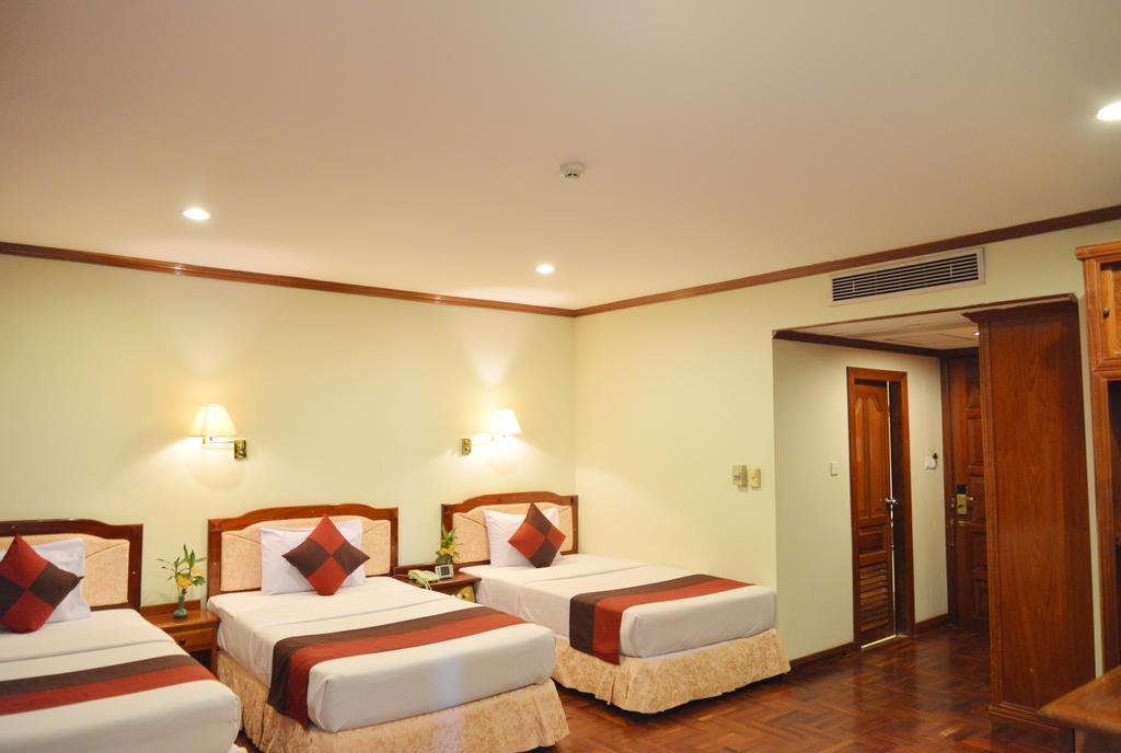 Angkor Hotel Siem Reap Exterior photo
