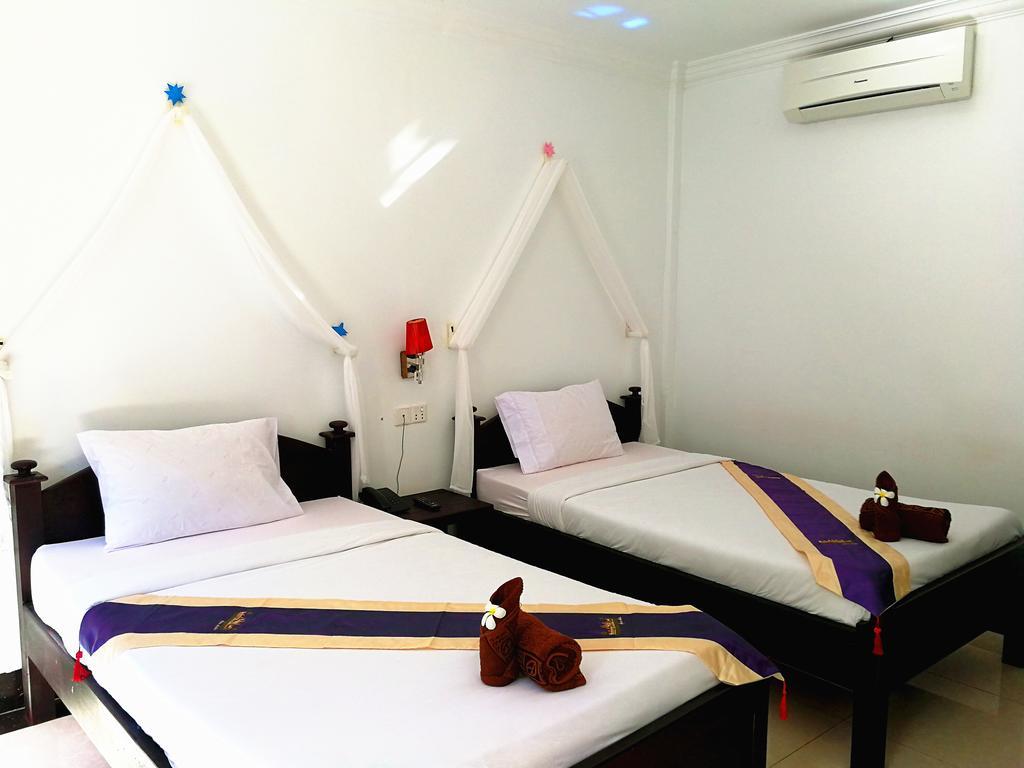 Angkor Hotel Siem Reap Exterior photo