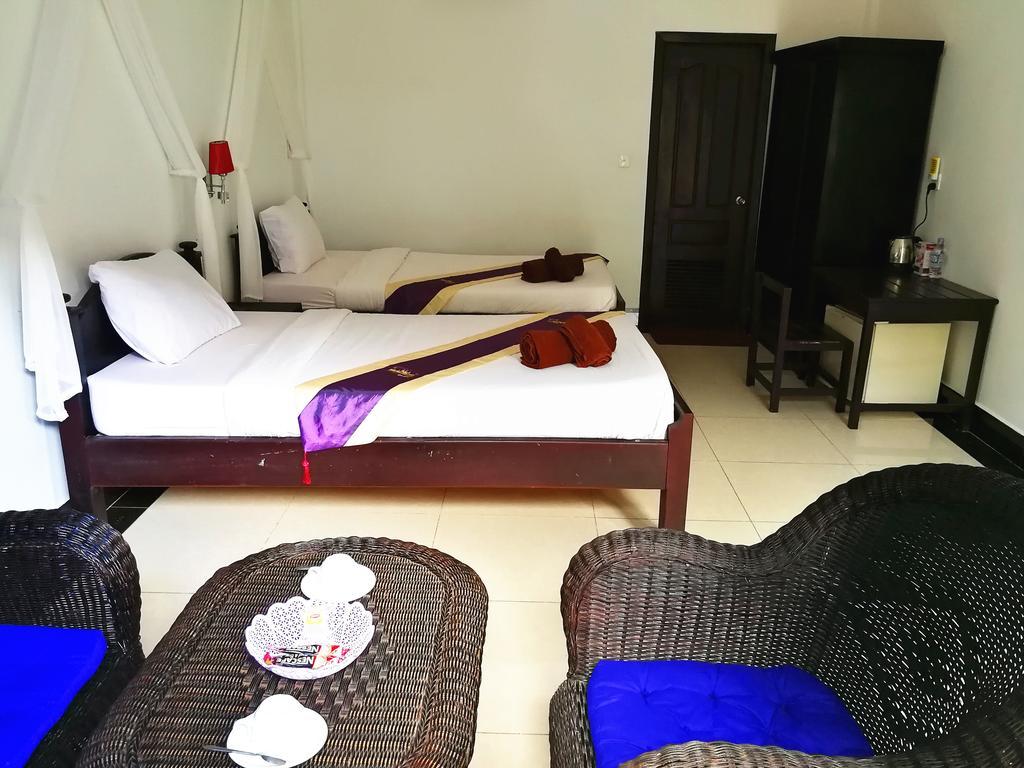 Angkor Hotel Siem Reap Exterior photo