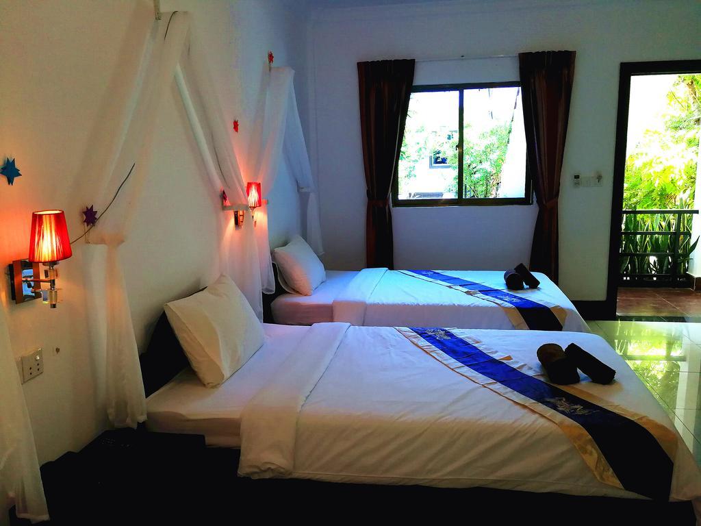 Angkor Hotel Siem Reap Exterior photo