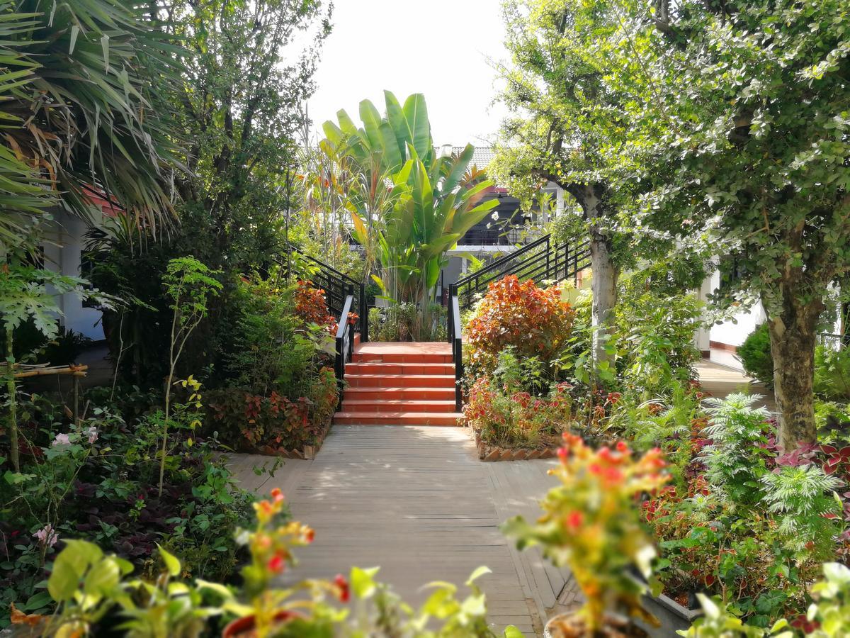 Angkor Hotel Siem Reap Exterior photo