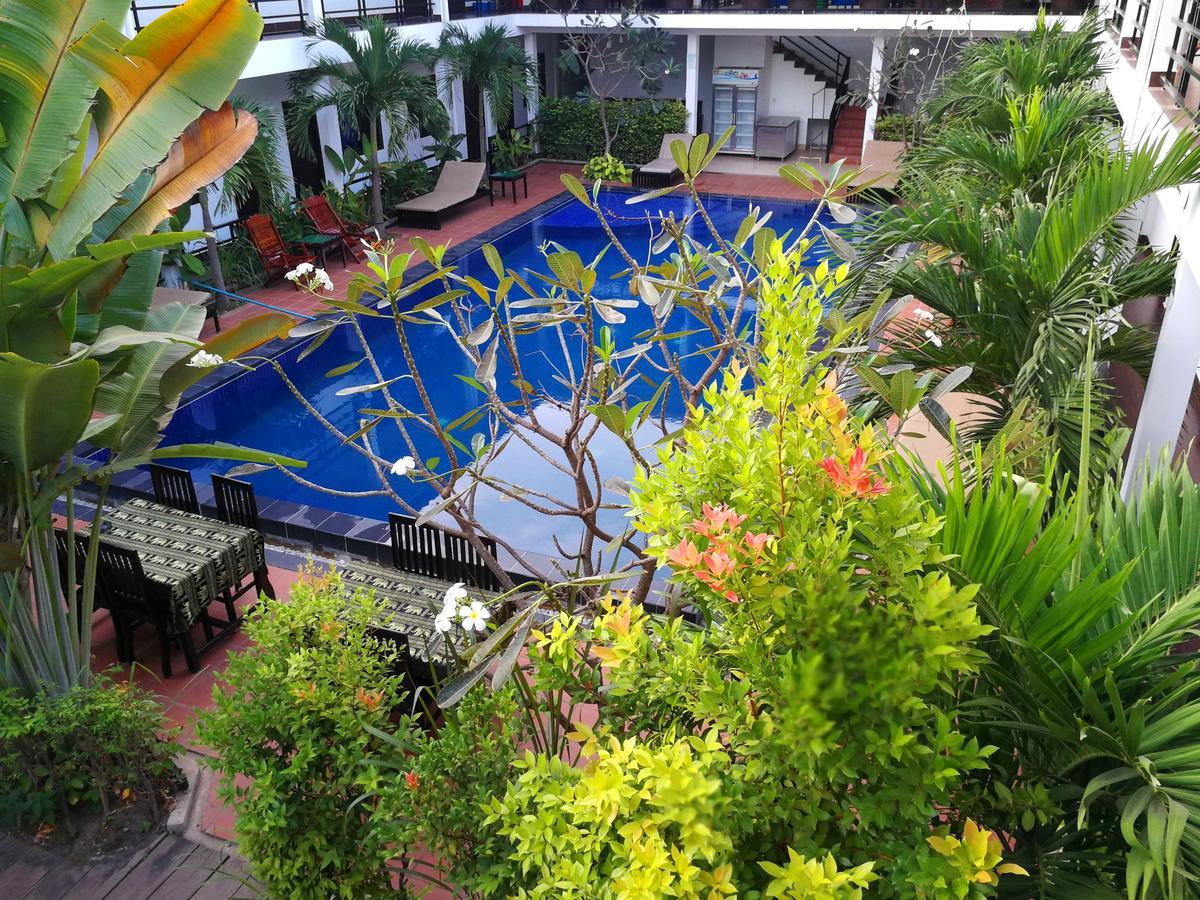 Angkor Hotel Siem Reap Exterior photo