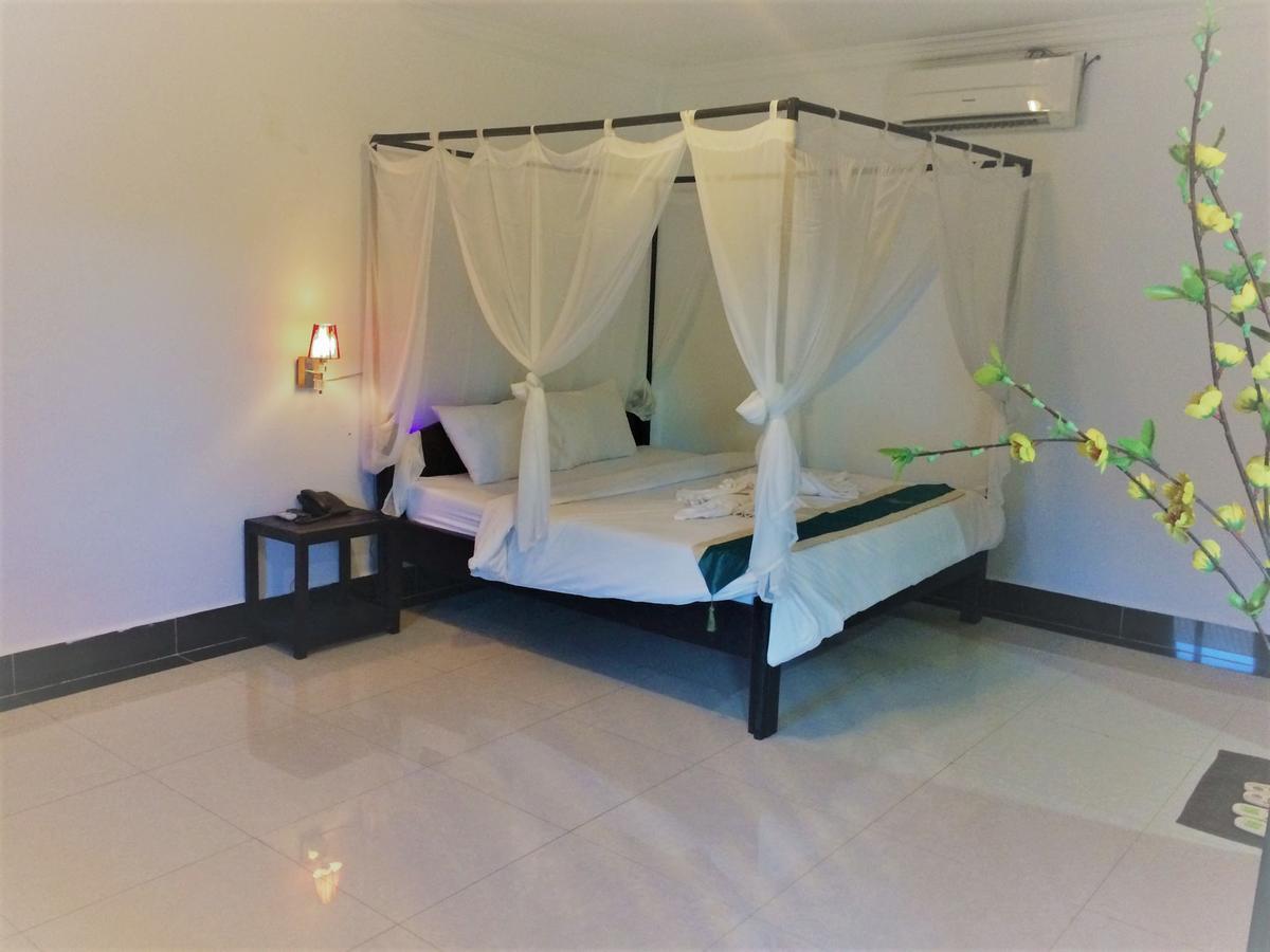 Angkor Hotel Siem Reap Exterior photo